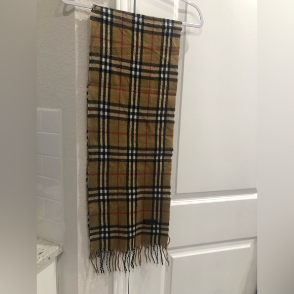 Burberry Accessories - Authentic Burberry Classic 100% lambs wool Scarf